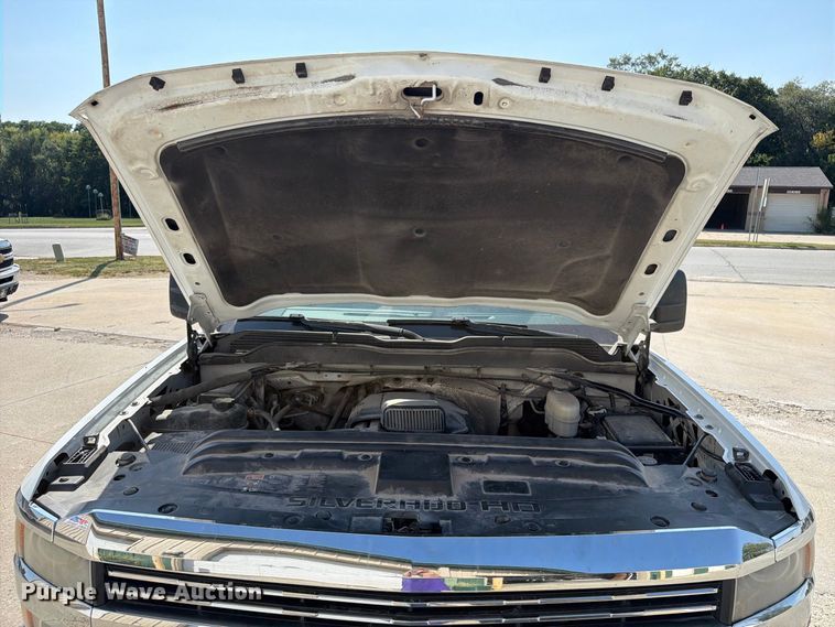 image for item FT8017 2016 Chevrolet Silverado 2500HD Crew Cab pickup truck