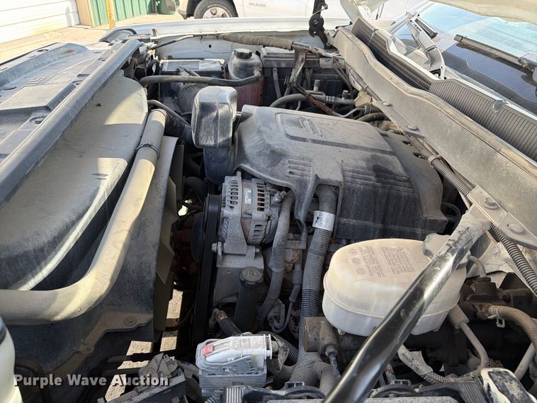 image for item FT8017 2016 Chevrolet Silverado 2500HD Crew Cab pickup truck