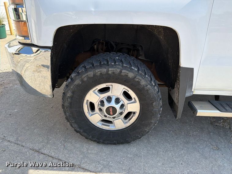 image for item FT8017 2016 Chevrolet Silverado 2500HD Crew Cab pickup truck