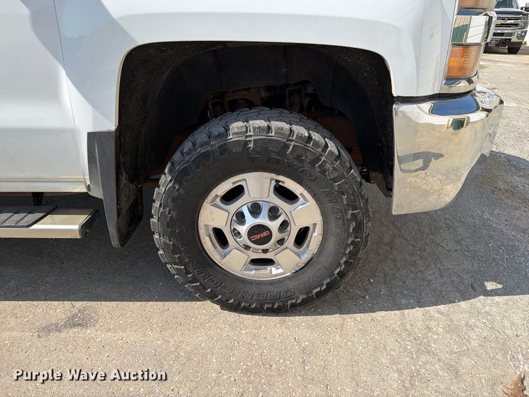 image for item FT8017 2016 Chevrolet Silverado 2500HD Crew Cab pickup truck