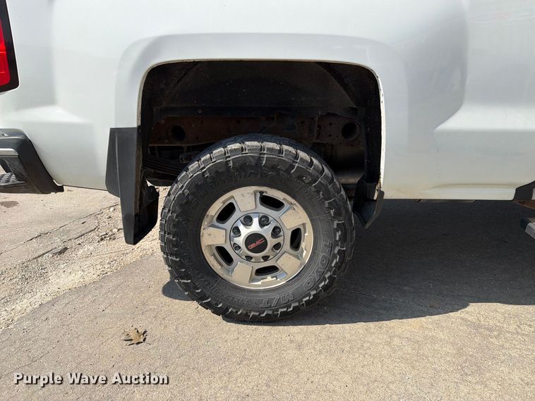 image for item FT8017 2016 Chevrolet Silverado 2500HD Crew Cab pickup truck