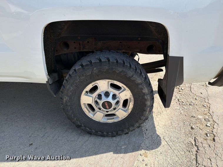 image for item FT8017 2016 Chevrolet Silverado 2500HD Crew Cab pickup truck