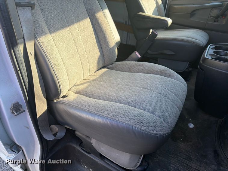 image for item FU4632 2014 GMC Savana Utility Van