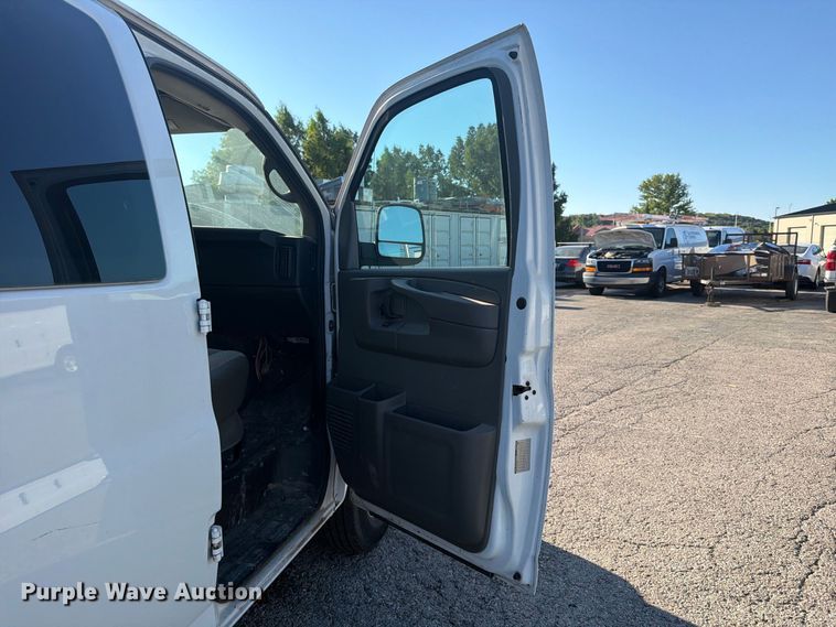 image for item FU4632 2014 GMC Savana Utility Van
