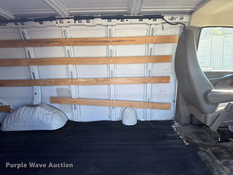 image for item FU4632 2014 GMC Savana Utility Van