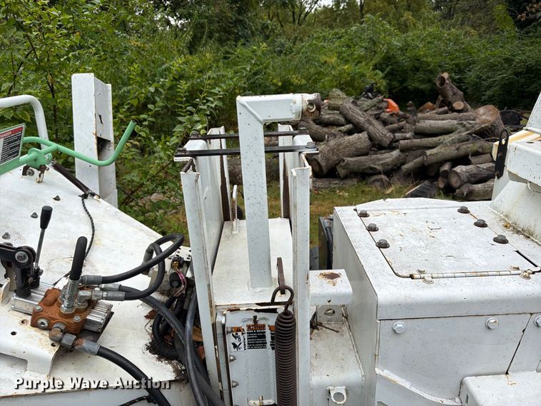 image for item FU4641 2008 Altec DC-1217 CFD wood chipper
