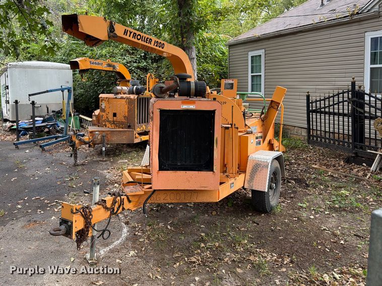 2006 Wood/Chuck Chipper Corp. 1 200G wood chipper