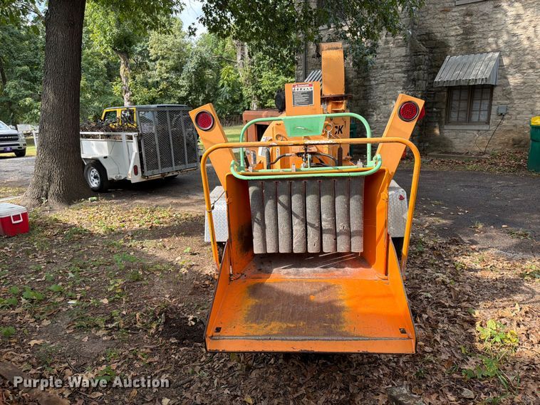 image for item FU4642 2006 Wood/Chuck Chipper Corp. 1 200G wood chipper