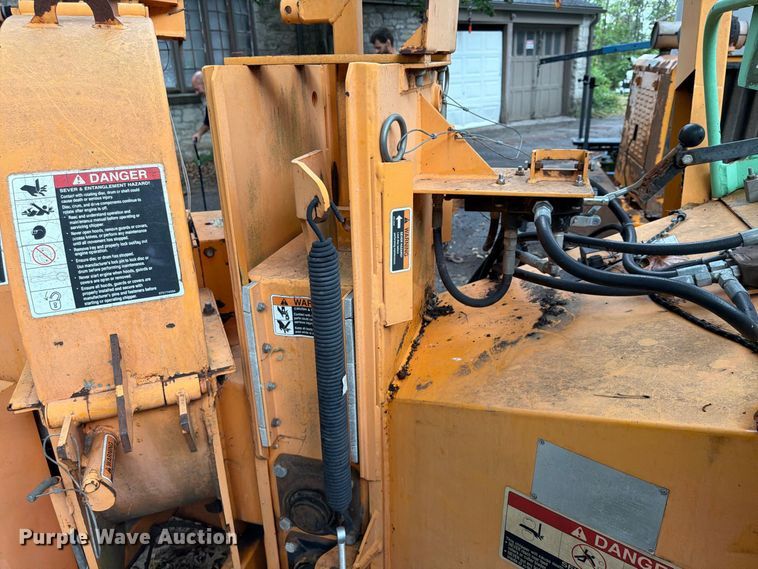 image for item FU4642 2006 Wood/Chuck Chipper Corp. 1 200G wood chipper