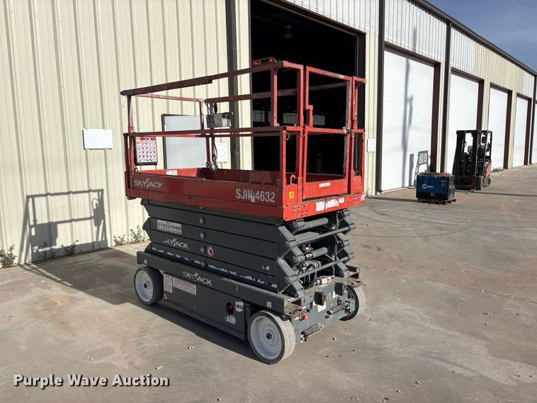 image for item JM9435 2018 Skyjack SJ4632 scissor lift