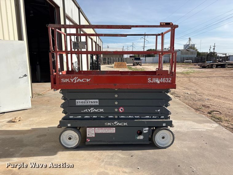 image for item JM9435 2018 Skyjack SJ4632 scissor lift