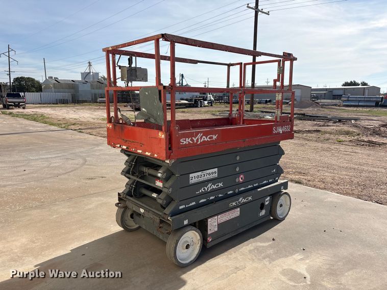 image for item JM9435 2018 Skyjack SJ4632 scissor lift