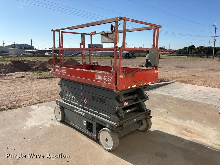 image for item JM9435 2018 Skyjack SJ4632 scissor lift