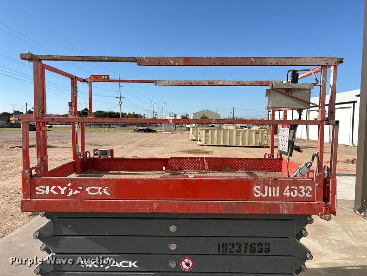 image for item JM9435 2018 Skyjack SJ4632 scissor lift