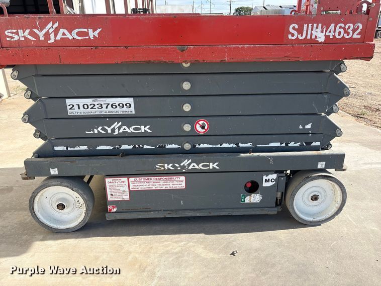 image for item JM9435 2018 Skyjack SJ4632 scissor lift