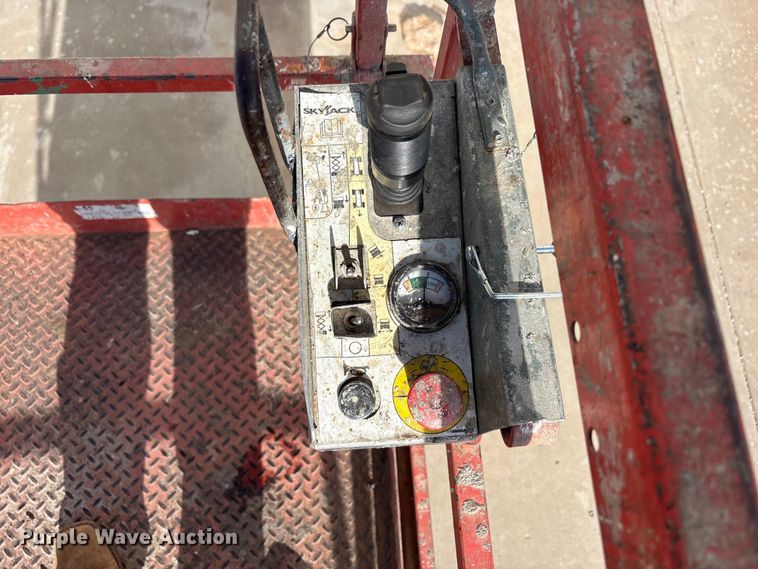 image for item JM9435 2018 Skyjack SJ4632 scissor lift