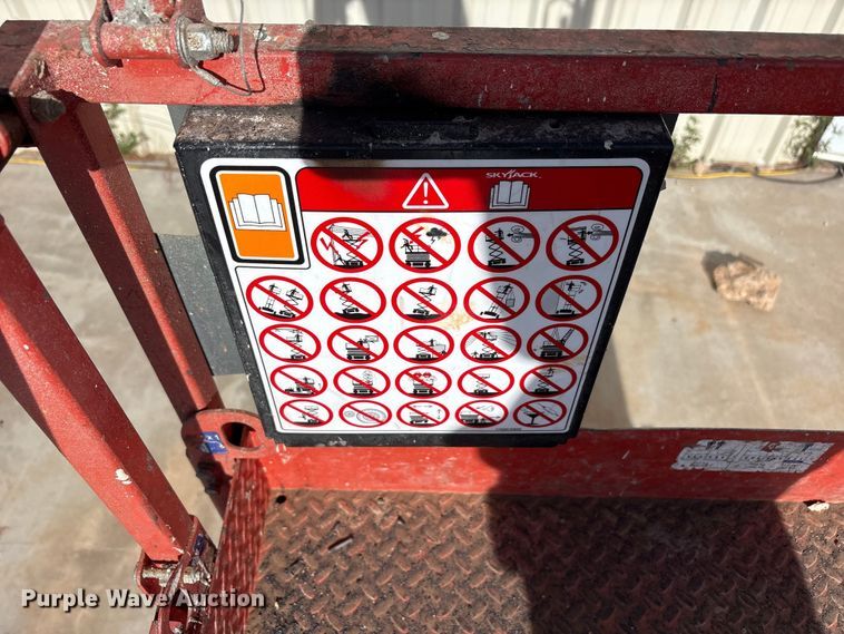 image for item JM9435 2018 Skyjack SJ4632 scissor lift