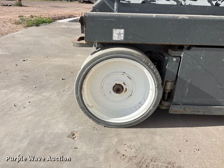 image for item JM9435 2018 Skyjack SJ4632 scissor lift