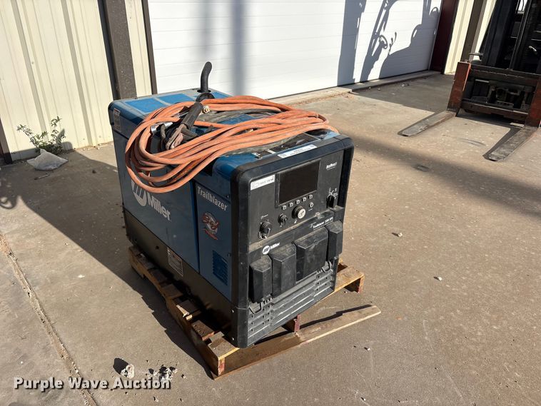 image for item JM9437 Miller Trailblazer 330 EFI welder