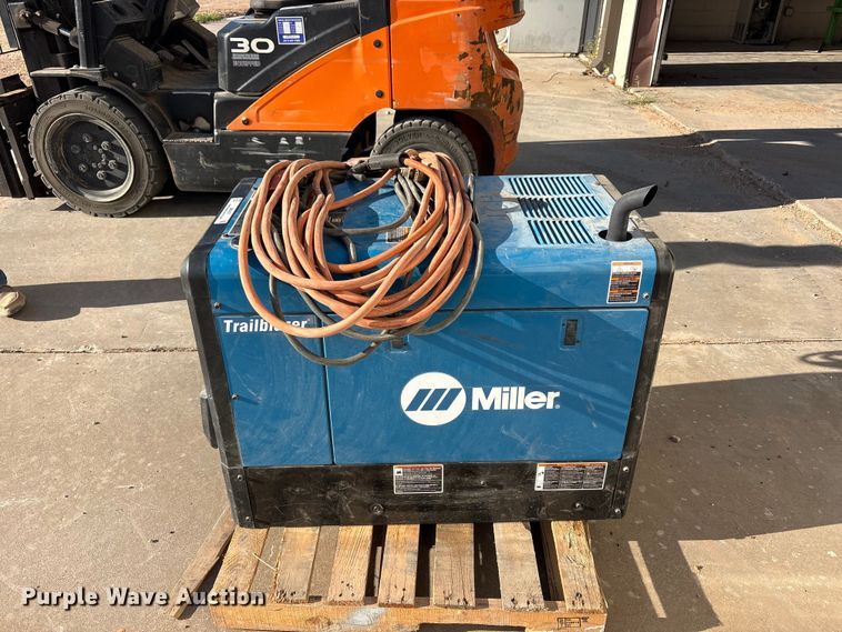 image for item JM9437 Miller Trailblazer 330 EFI welder