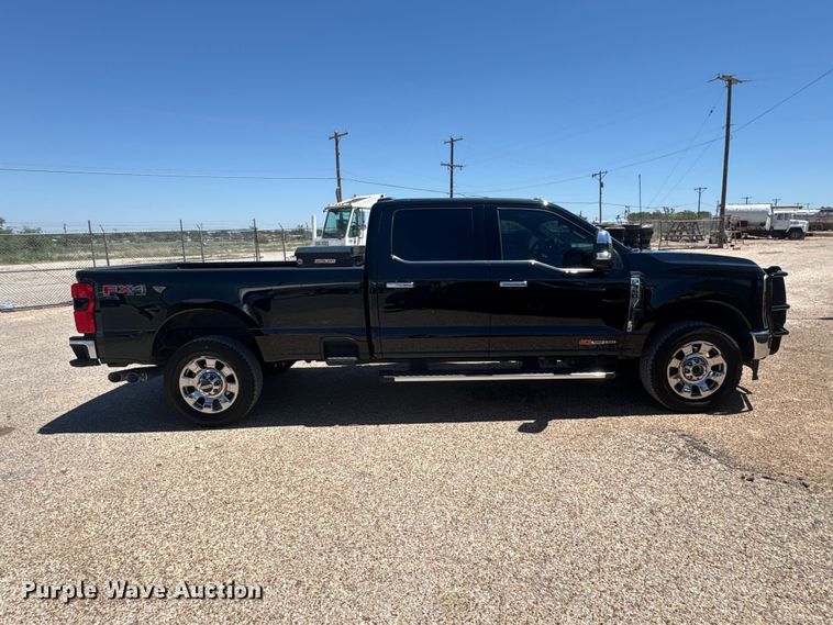 image for item JM9444 2026 Ford F350 Super Duty Crew Cab pickup truck