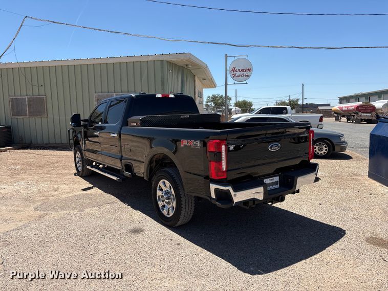 image for item JM9444 2026 Ford F350 Super Duty Crew Cab pickup truck
