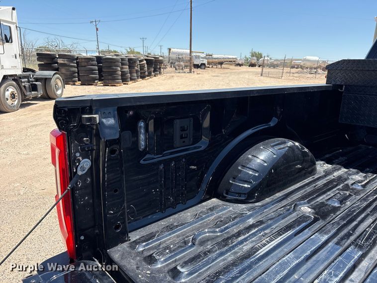 image for item JM9444 2026 Ford F350 Super Duty Crew Cab pickup truck