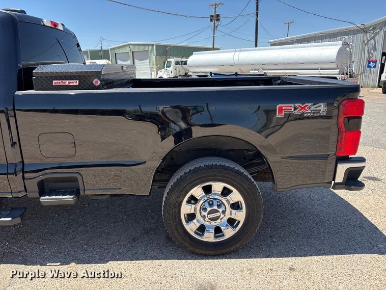 image for item JM9444 2026 Ford F350 Super Duty Crew Cab pickup truck