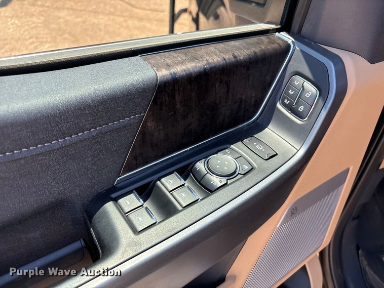 image for item JM9444 2026 Ford F350 Super Duty Crew Cab pickup truck