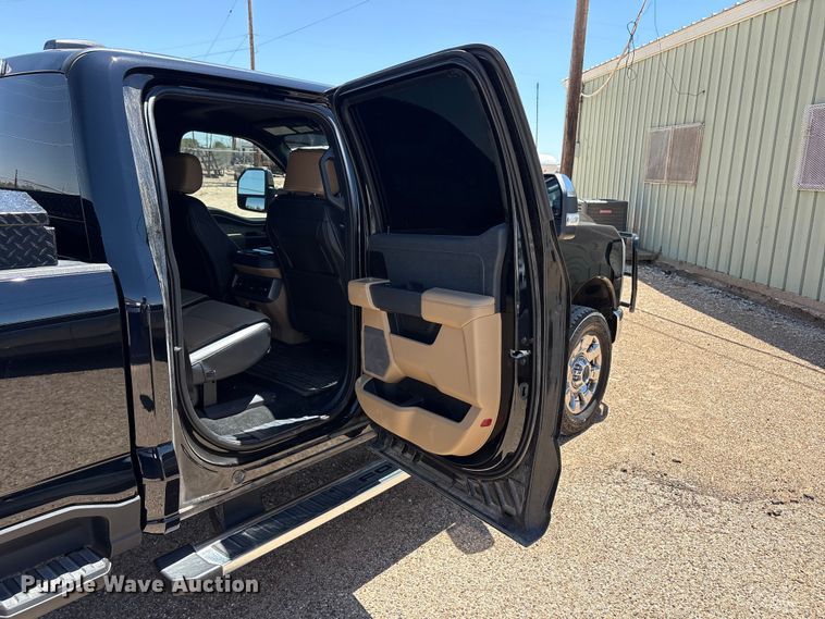 image for item JM9444 2026 Ford F350 Super Duty Crew Cab pickup truck
