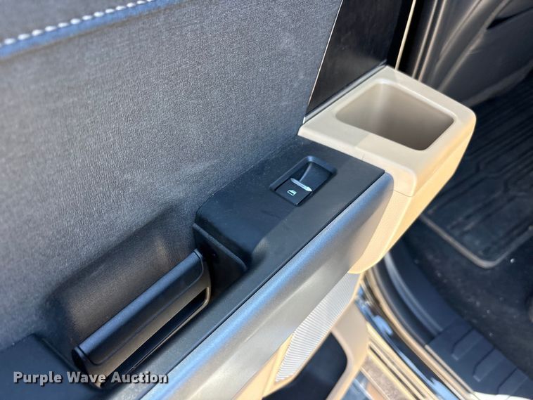 image for item JM9444 2026 Ford F350 Super Duty Crew Cab pickup truck
