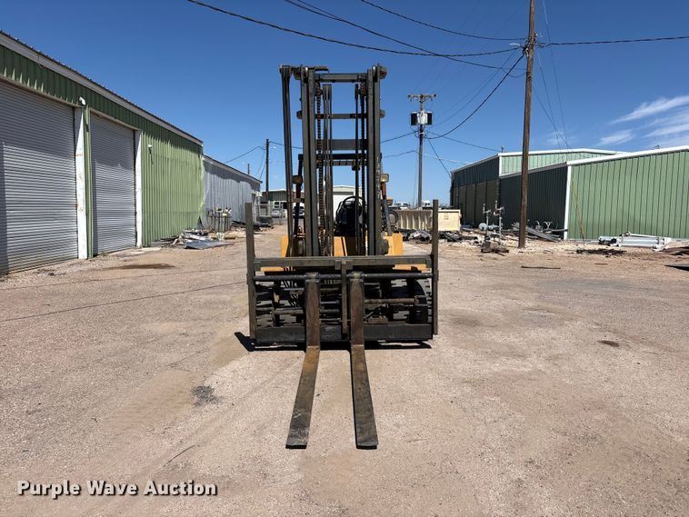 image for item JM9448 Caterpillar DP70E forklift