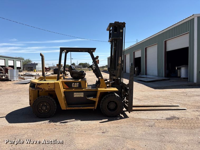 image for item JM9448 Caterpillar DP70E forklift