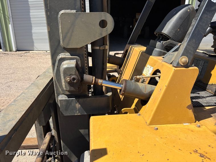 image for item JM9448 Caterpillar DP70E forklift