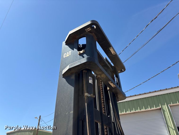 image for item JM9448 Caterpillar DP70E forklift