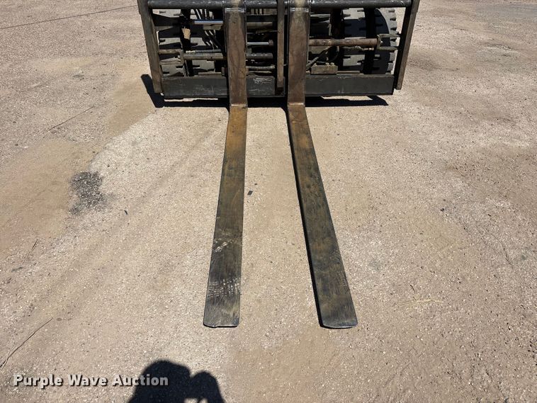 image for item JM9448 Caterpillar DP70E forklift