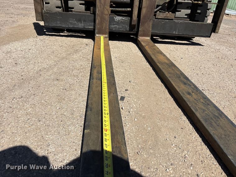 image for item JM9448 Caterpillar DP70E forklift