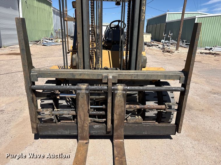 image for item JM9448 Caterpillar DP70E forklift
