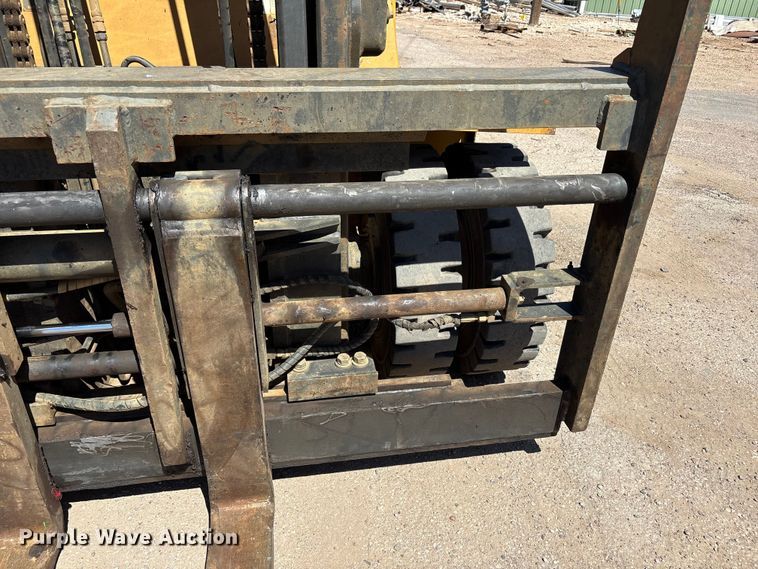 image for item JM9448 Caterpillar DP70E forklift