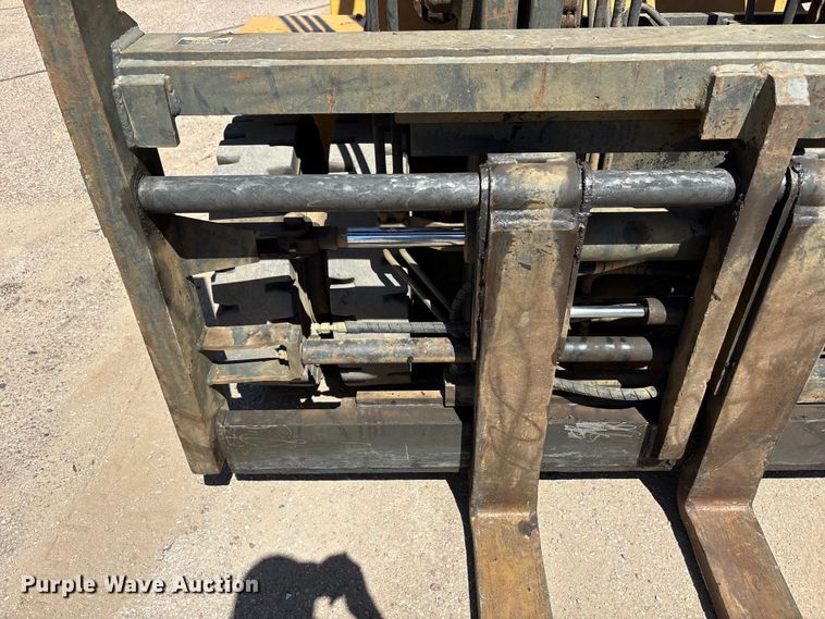 image for item JM9448 Caterpillar DP70E forklift