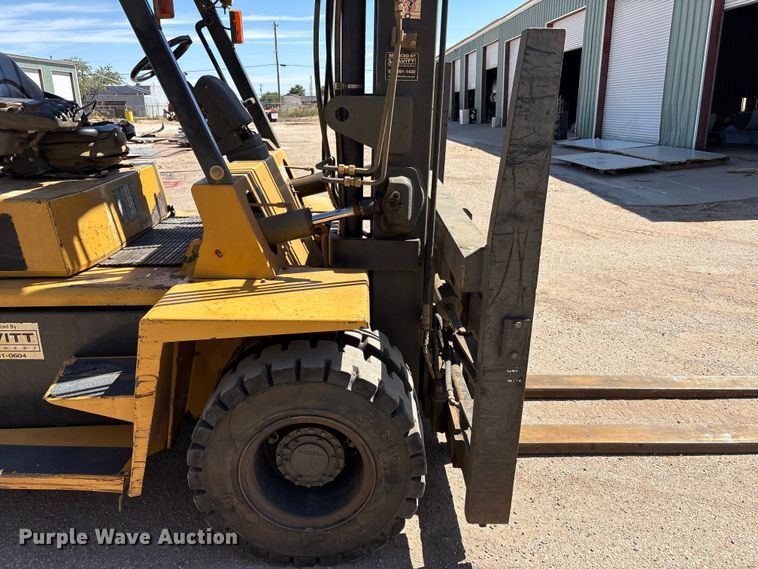 image for item JM9448 Caterpillar DP70E forklift