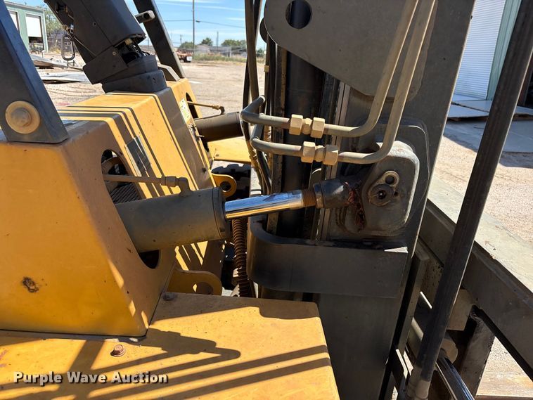 image for item JM9448 Caterpillar DP70E forklift