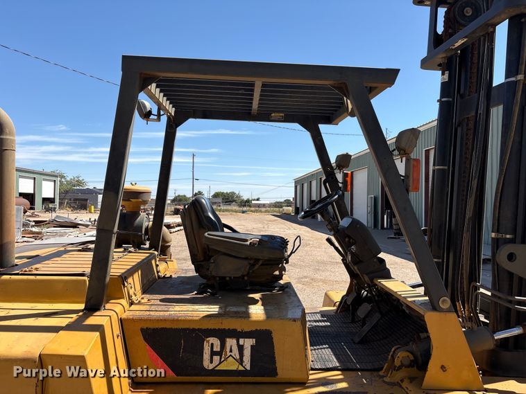 image for item JM9448 Caterpillar DP70E forklift