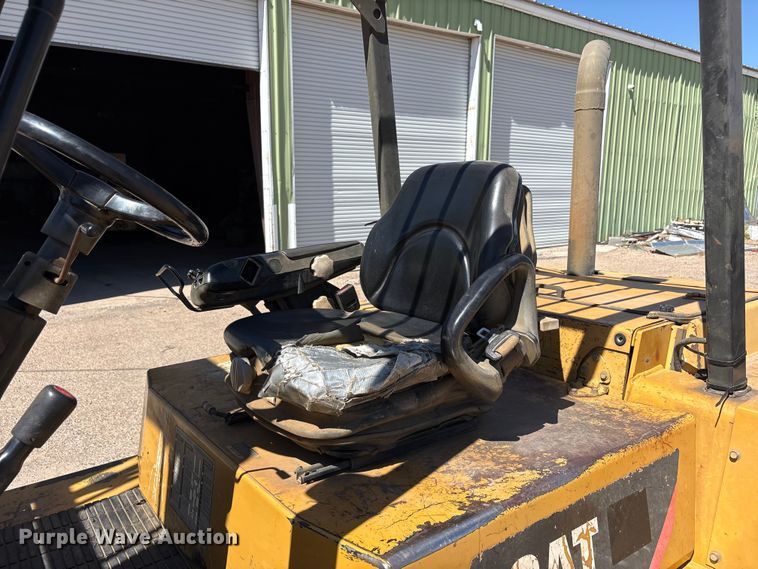 image for item JM9448 Caterpillar DP70E forklift