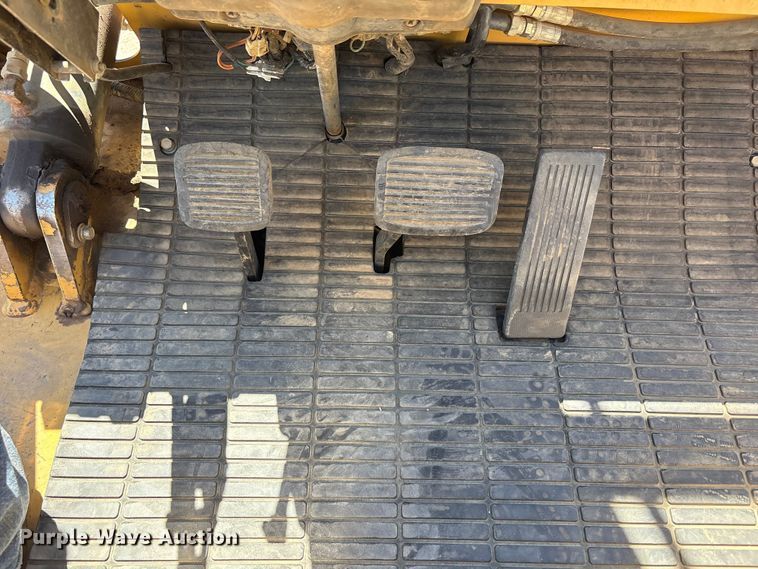 image for item JM9448 Caterpillar DP70E forklift