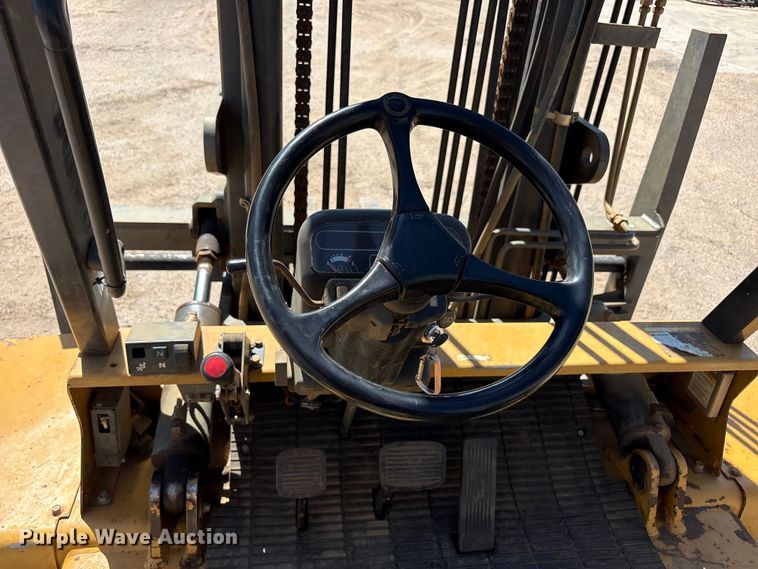 image for item JM9448 Caterpillar DP70E forklift