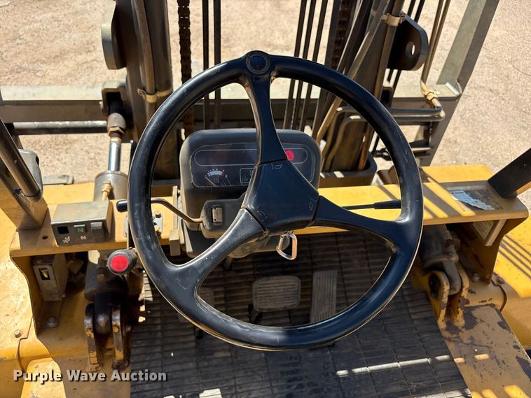 image for item JM9448 Caterpillar DP70E forklift
