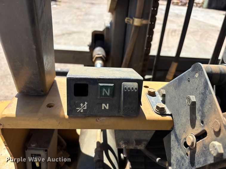 image for item JM9448 Caterpillar DP70E forklift