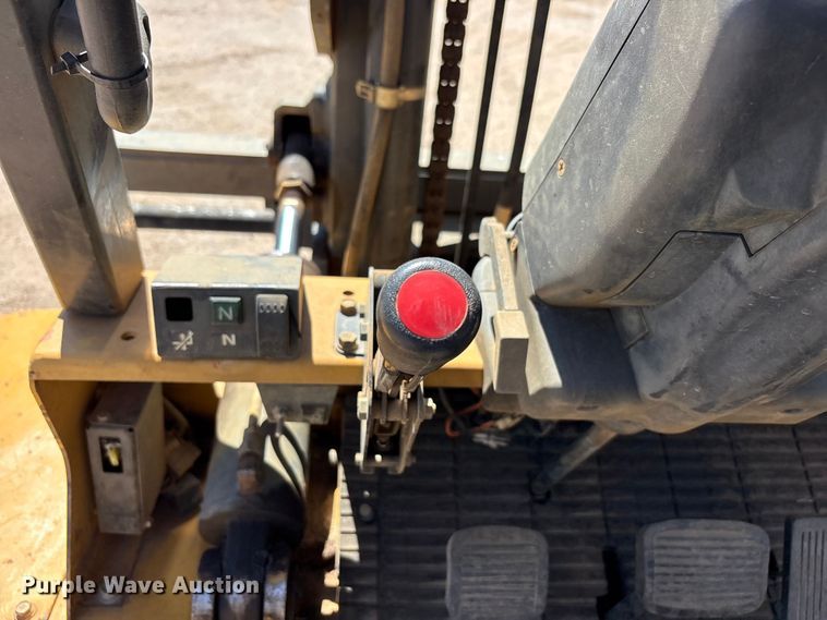 image for item JM9448 Caterpillar DP70E forklift