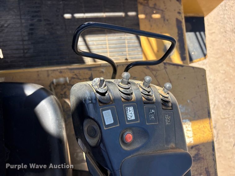 image for item JM9448 Caterpillar DP70E forklift